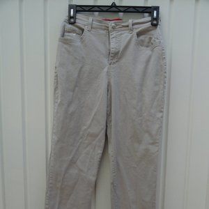 Beige Gloria Vanderbilt Size 10 short Jeans Ladies